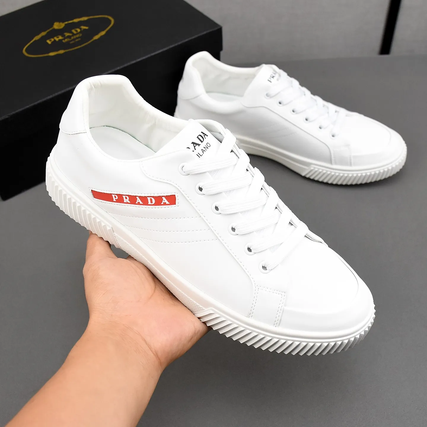 PP420👟👟👟Prada set off the audience! Prada, an international brand that is constantly innovating, this men's casual shoe, the original version, made of cowhide leather at a ratio of one to one at the store, with leather feet and rubber non-slip outsole, breathable and comfortable, quality speaks for itself👄38-44